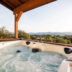 Pet Friendly Hot Tub Country Hideaway Amazing Views on 40 acres