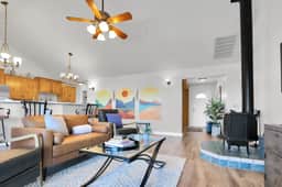 Pet Friendly Hot Tub Country Hideaway Amazing Views on 40 acres