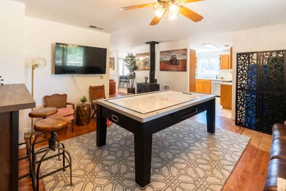 Country Cowboy Hot Tub Hideaway on 20 Acres Pet Friendly near PCT Anza and Julian