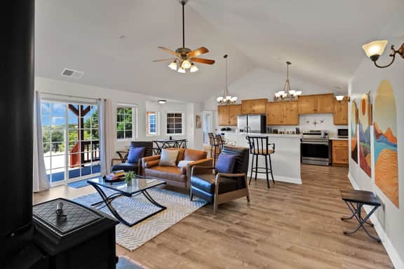 Pet Friendly Hot Tub Country Hideaway Amazing Views on 40 acres