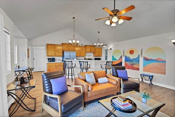 Pet Friendly Hot Tub Country Hideaway Amazing Views on 40 acres
