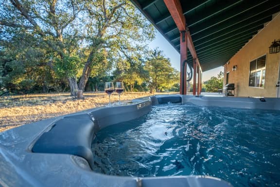 Country Cowboy Hot Tub Hideaway on 20 Acres Pet Friendly near PCT Anza and Julian